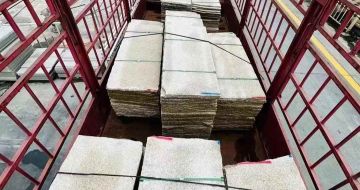 河池 黄金麻花岗岩荔枝面，光面毛板装车完成