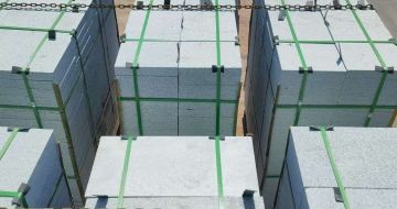 河池 芝麻白花岗岩5公分地铺石 花岗岩厂家工厂装车日常