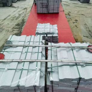 河池 芝麻白仿形加直形路沿石出货日常