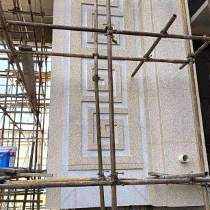 河池 黄金麻花岗岩别墅外墙干挂回纹造型效果