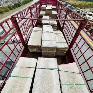 河池 黄金麻花岗岩荔枝面，光面毛板装车完成