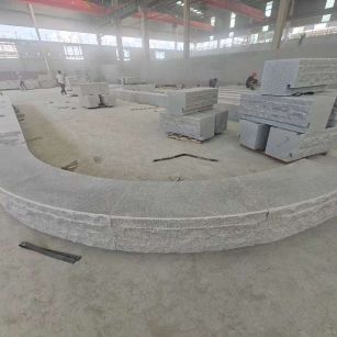 河池 芝麻白异形坐凳，自然面光面弧形加工