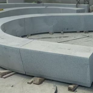 河池 芝麻白花岗岩光面弧形坐凳