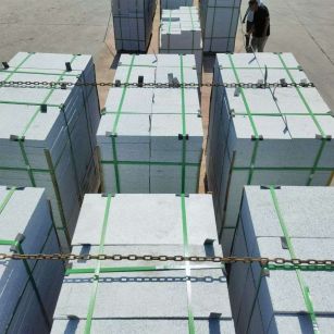 河池 芝麻白花岗岩5公分地铺石 花岗岩厂家工厂装车日常