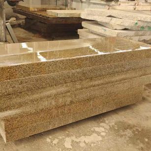 河池 黄金麻栏杆料半成品加工中