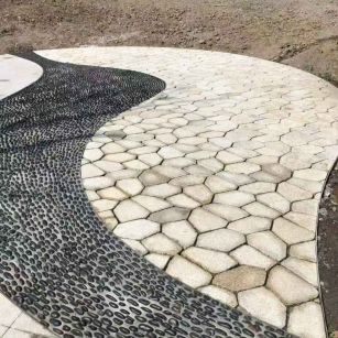 河池 黄金麻冰裂纹地铺石工地铺装案例