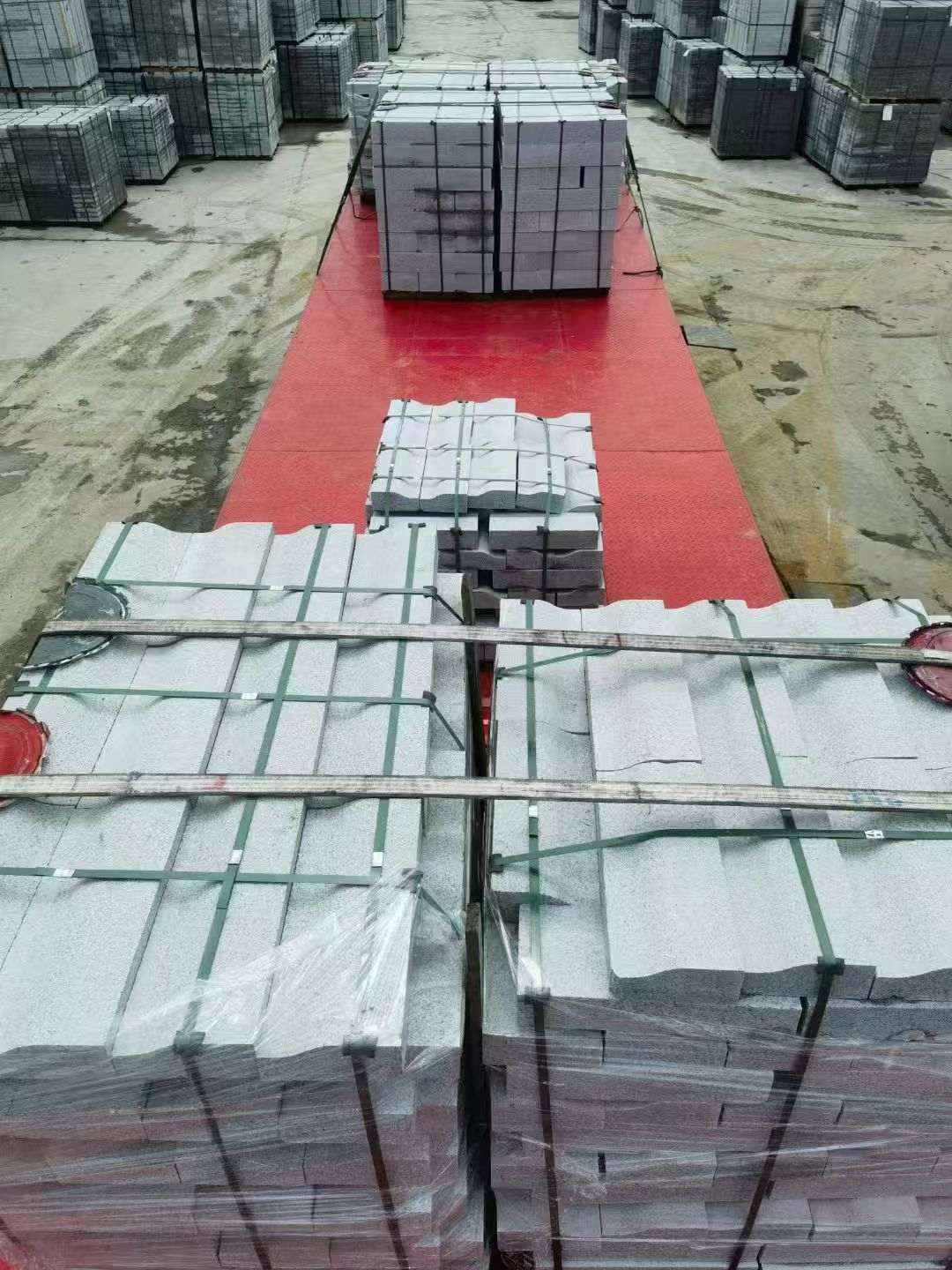 河池 芝麻白仿形加直形路沿石出货日常