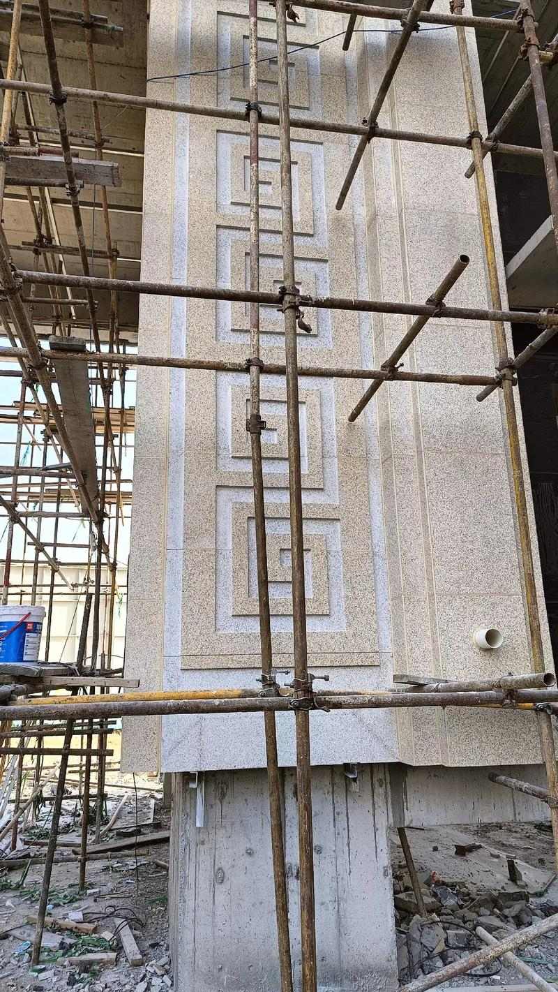 河池 黄金麻花岗岩别墅外墙干挂回纹造型效果