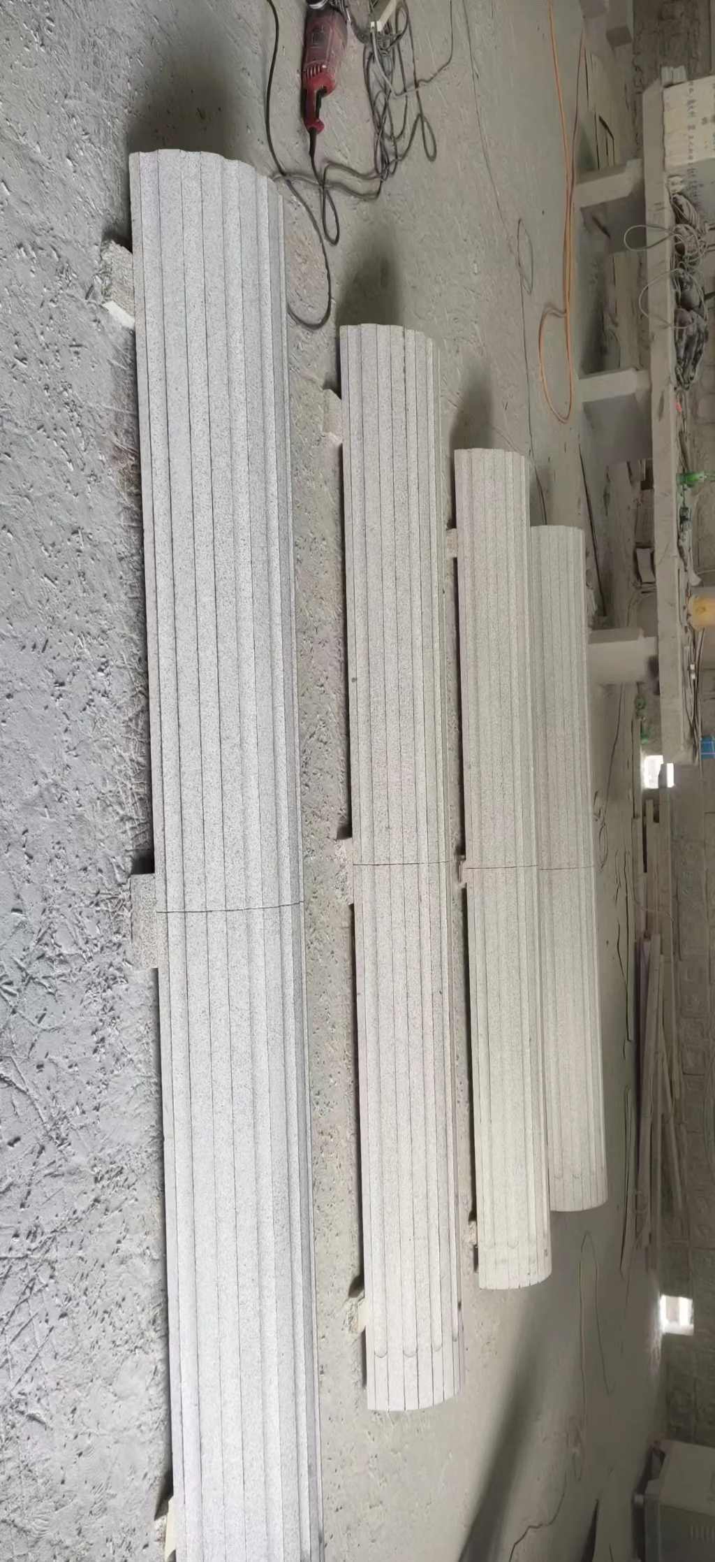 河池 花岗岩厂家带你看白麻花岗岩门楼大柱柱皮