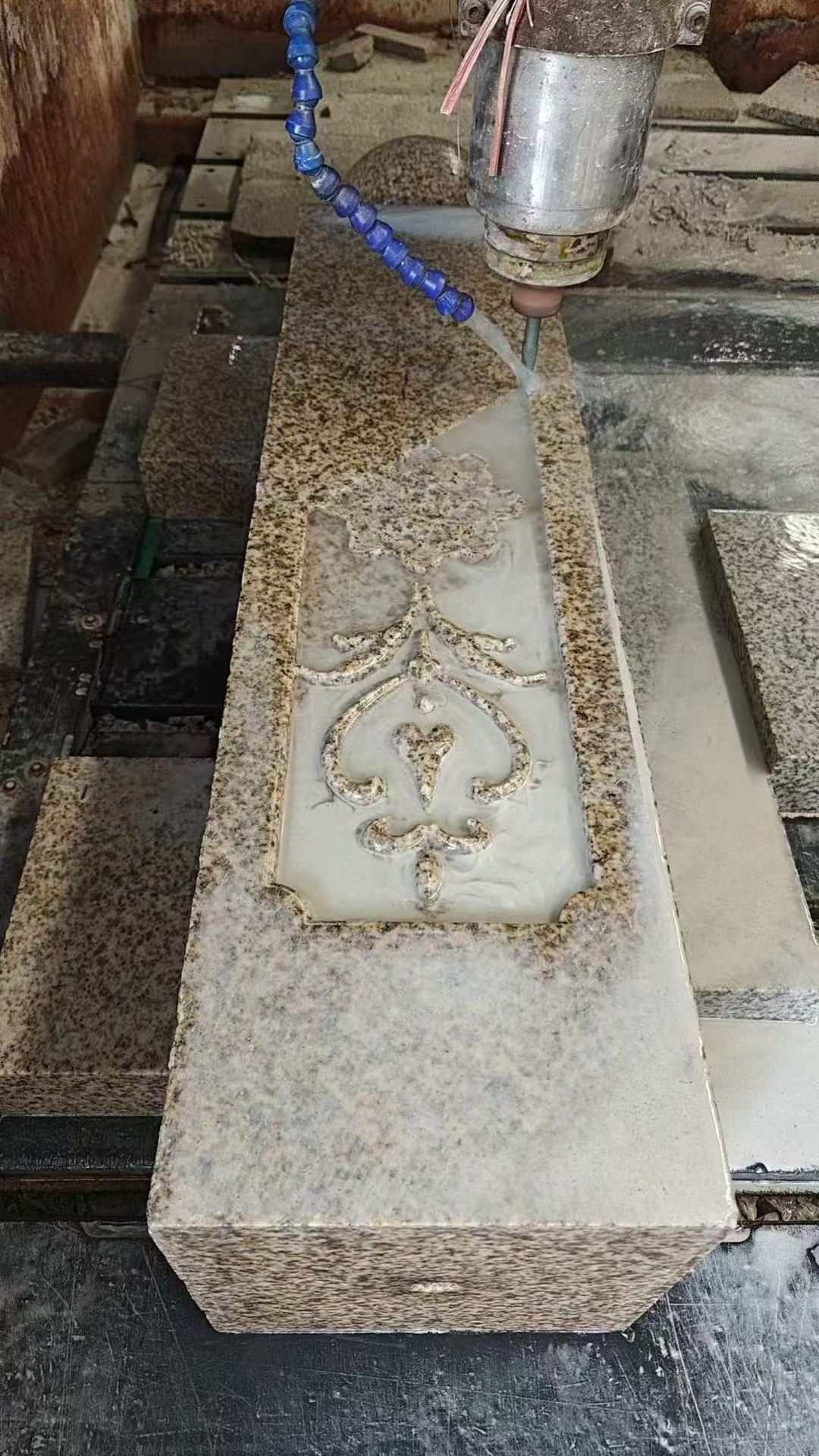 河池 黄金麻花岗岩异形加工雕刻栏杆大柱