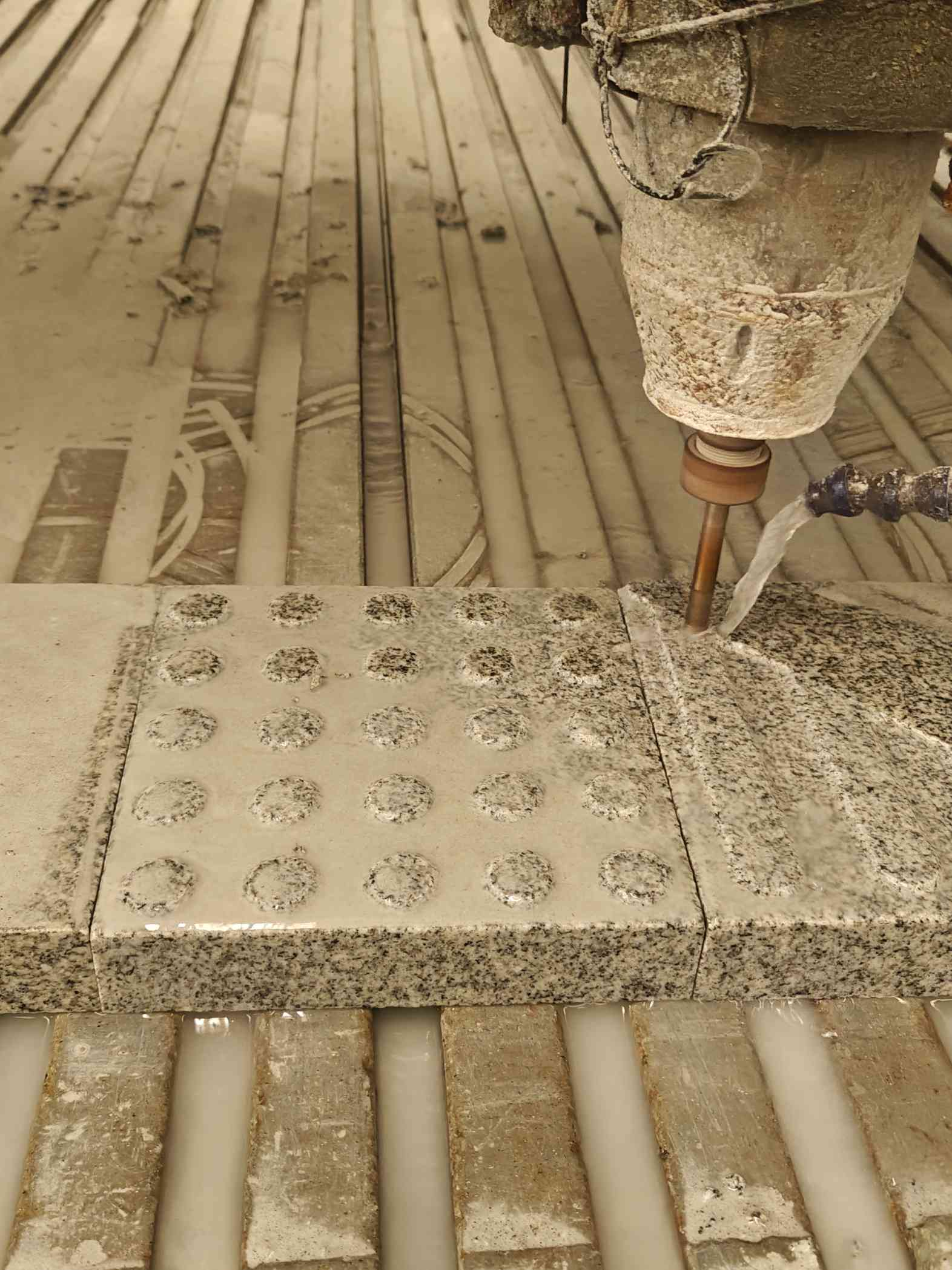 河池 芝麻白花岗岩石材盲人石、盲道石、盲点石