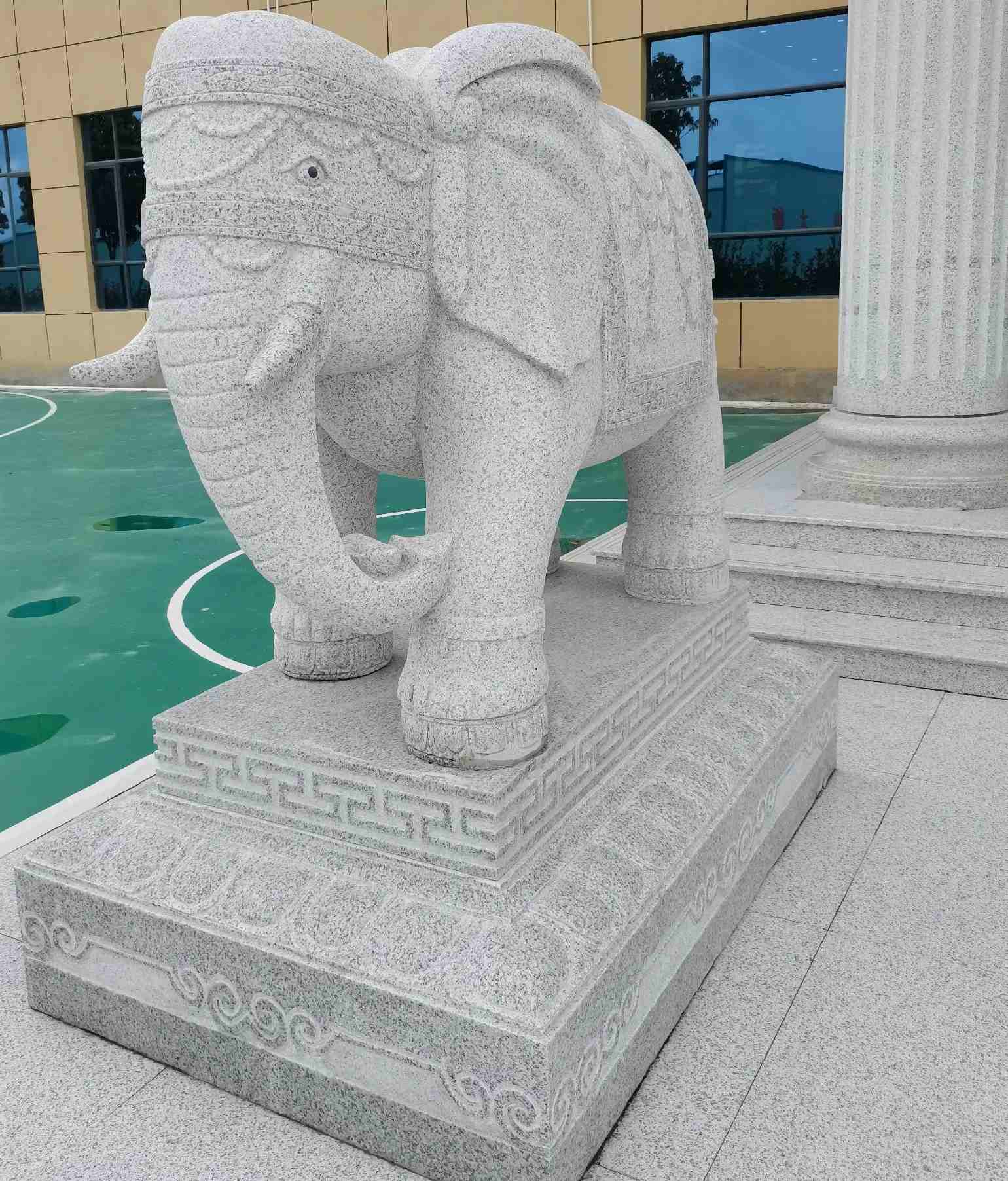 河池 白麻花岗岩动物异形石雕-大象