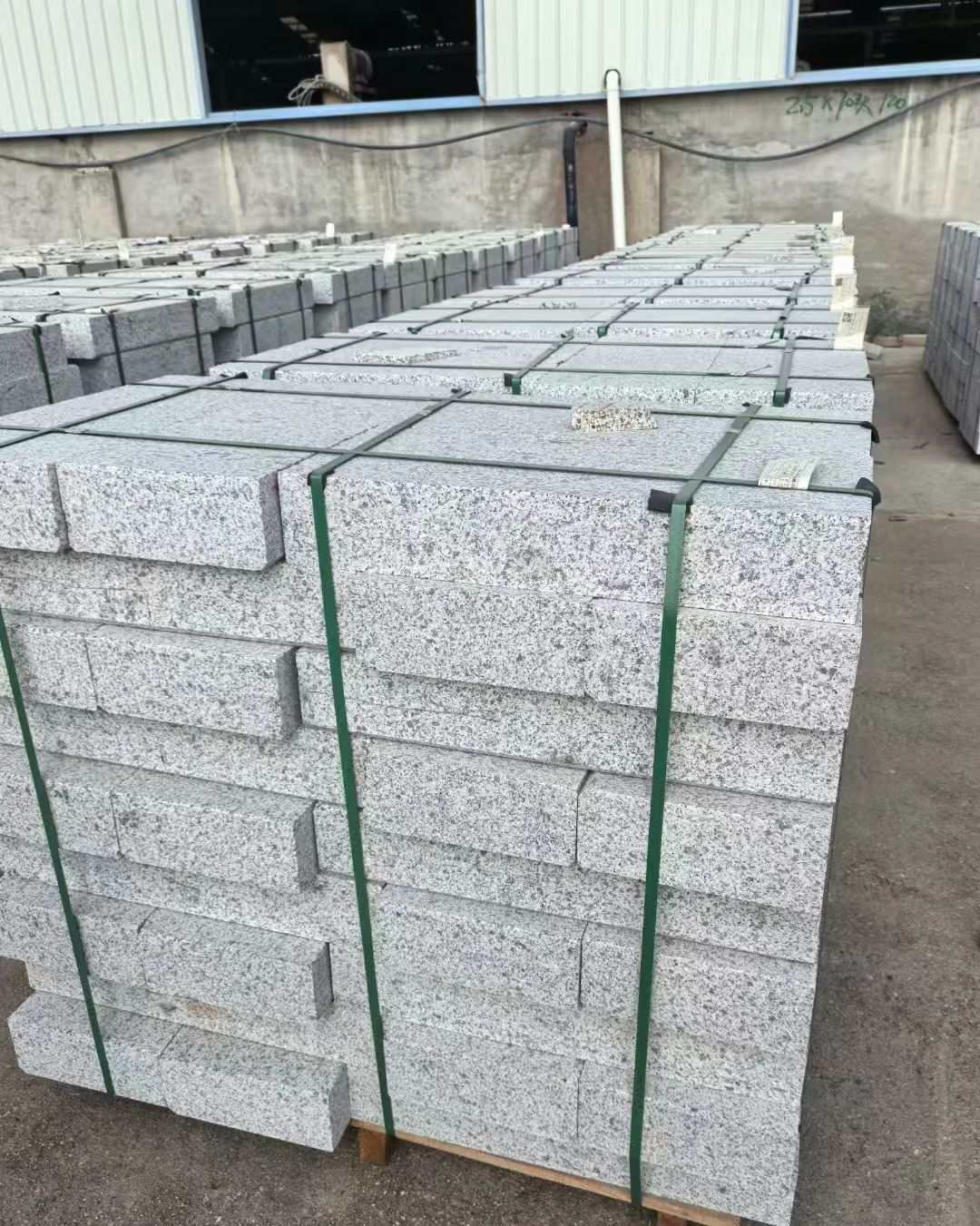 河池 白麻花岗岩路沿石，弧形路沿石，道牙石，马路牙子，界石，路缘石，平沿石，直岩石，平缘石等