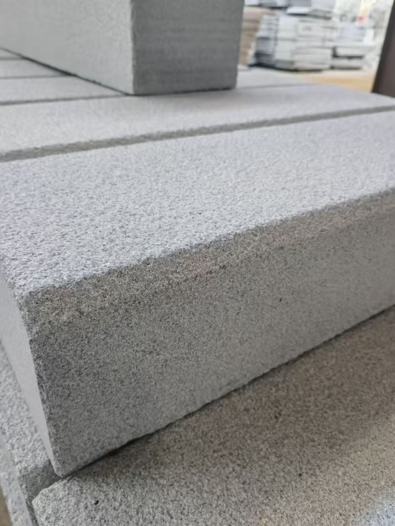 河池 芝麻灰荔枝面路沿石