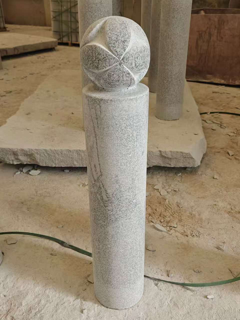 河池 芝麻白花岗岩石材挡车石柱、停车柱、圆柱挡车柱、方柱挡车柱等