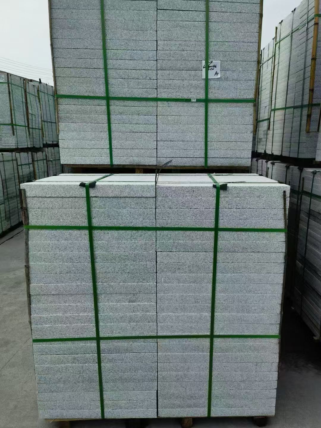 河池 芝麻白火烧，园林广场市政工程地铺石，1.8~5.0厚均有现货