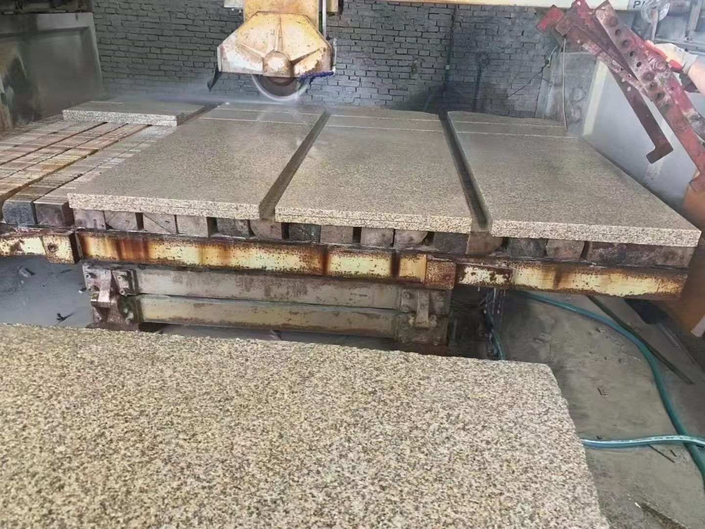 河池 黄金麻荔枝面成品板加工