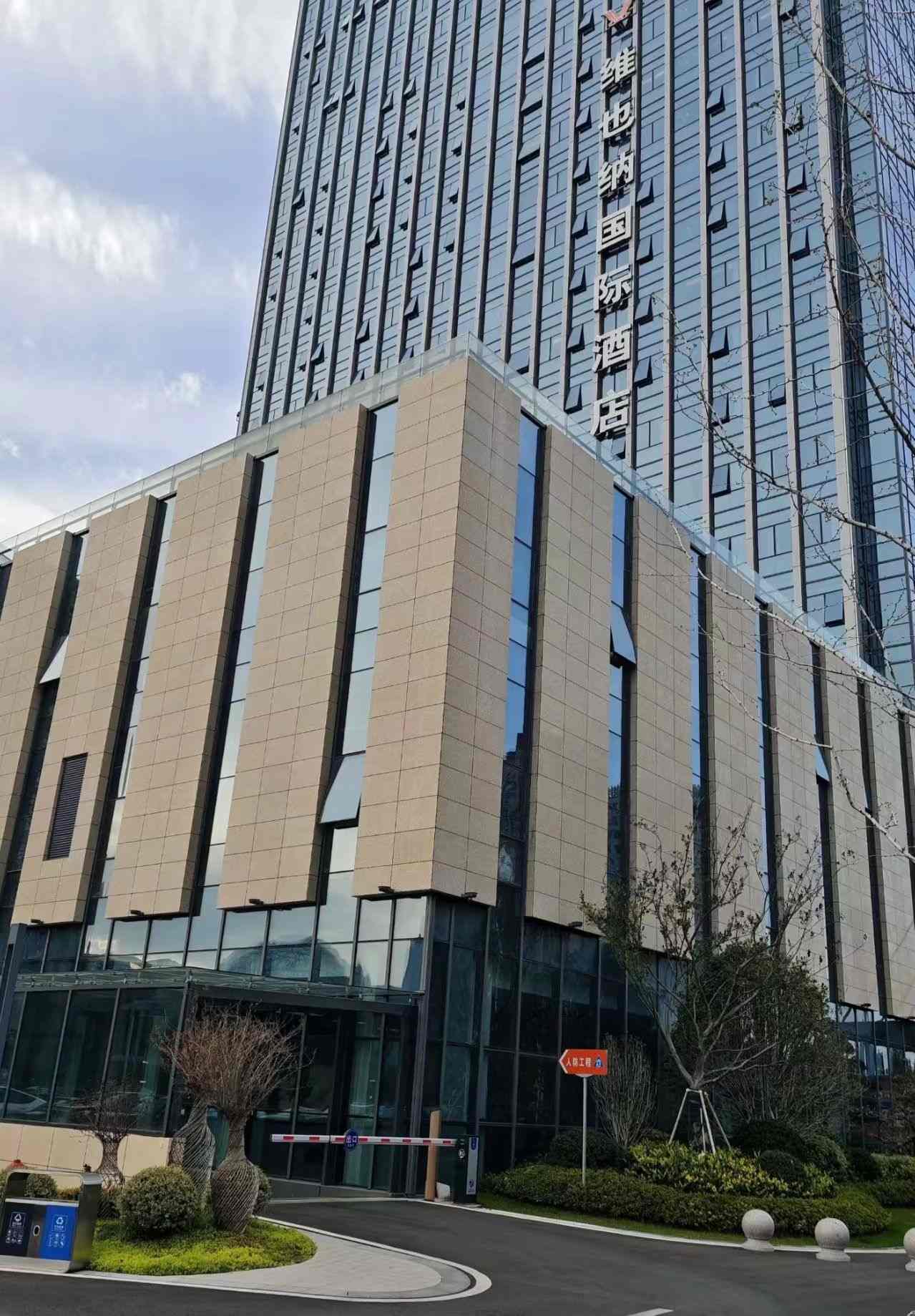 河池 黄金麻花岗岩外墙干挂