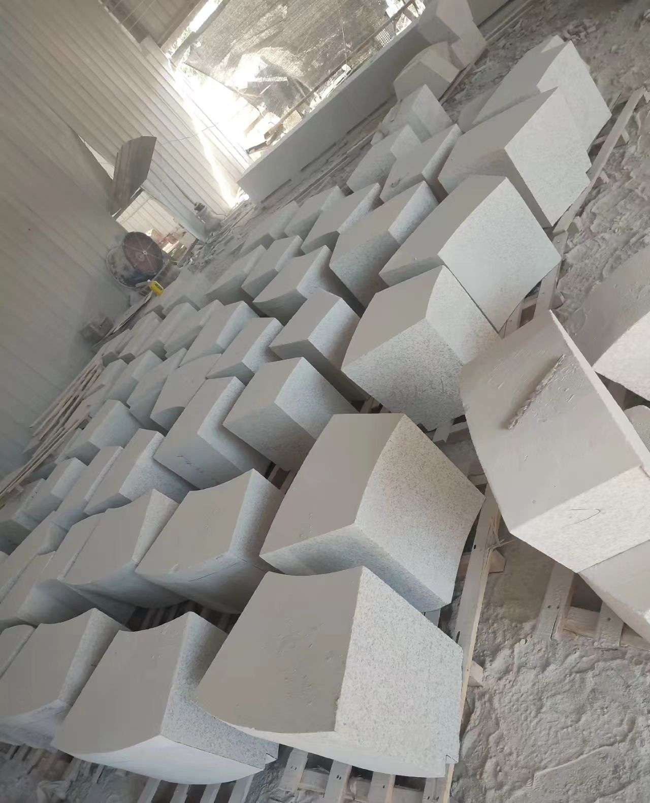 河池 白麻花岗岩异形坐凳