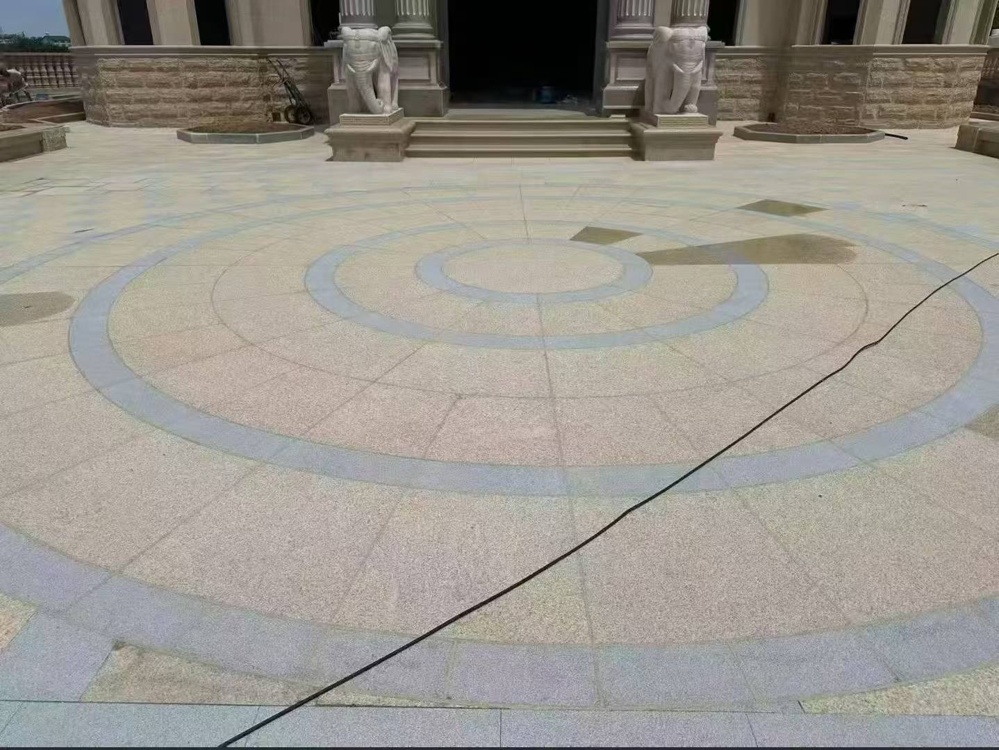 河池 黄金麻芝麻灰花岗岩石材地铺拼接效果