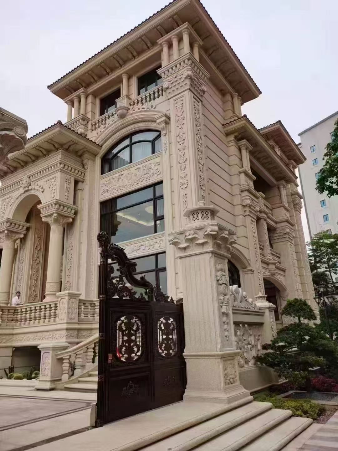 河池 黄金麻花岗岩别墅外墙干挂效果展示