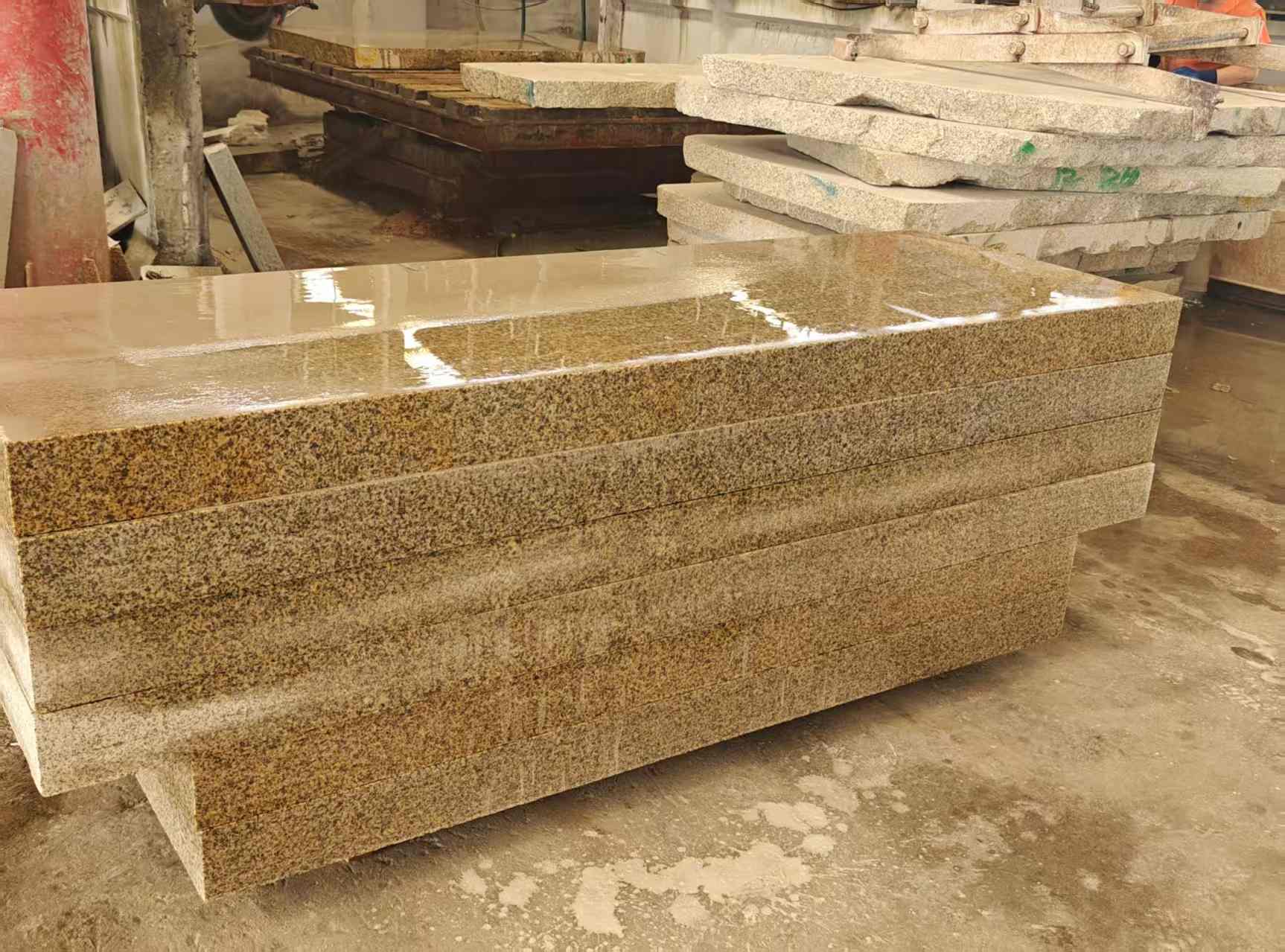 河池 黄金麻栏杆料半成品加工中